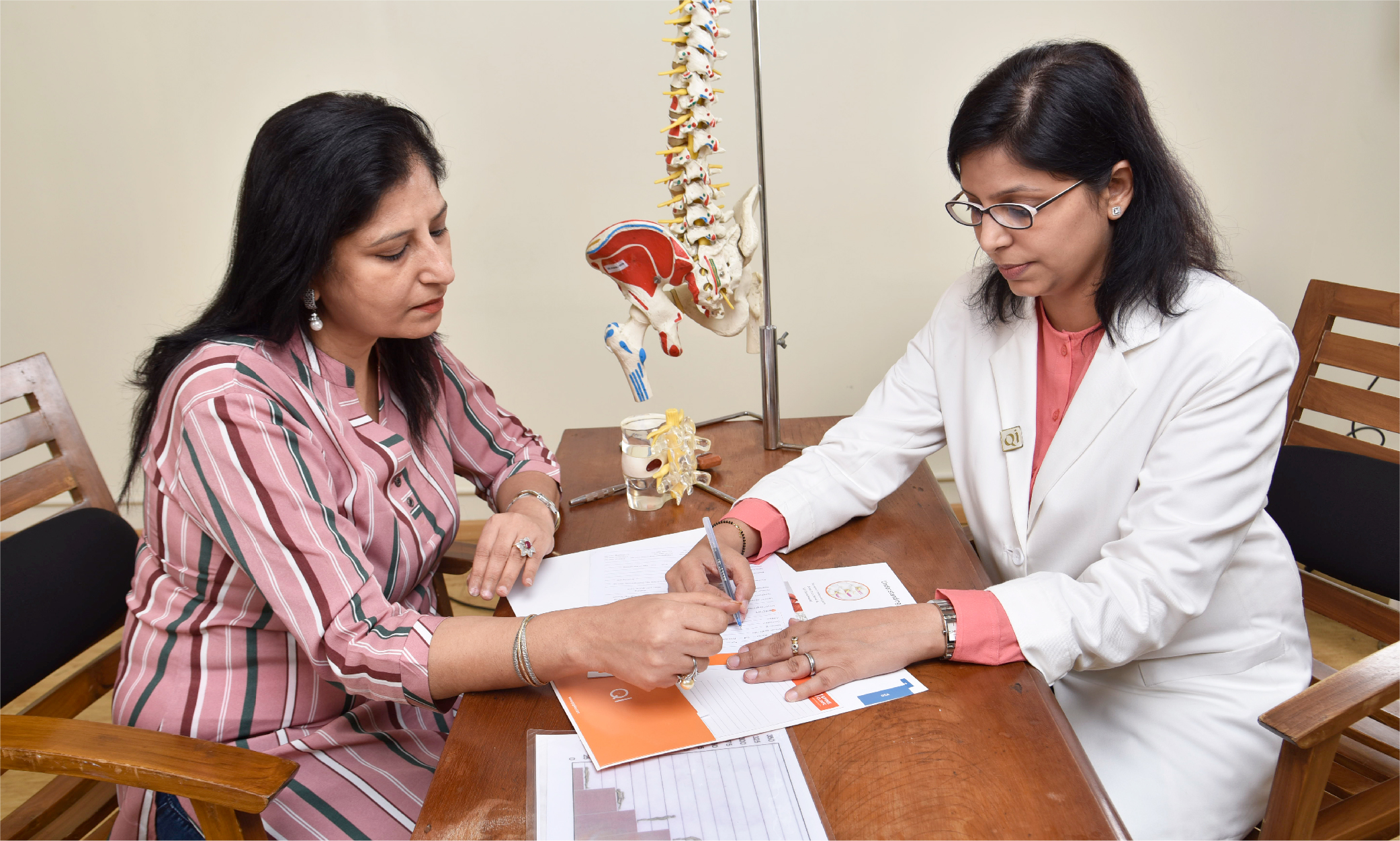 Neck Pain: Causes, Treatment & When to See a Spine Specialist?  